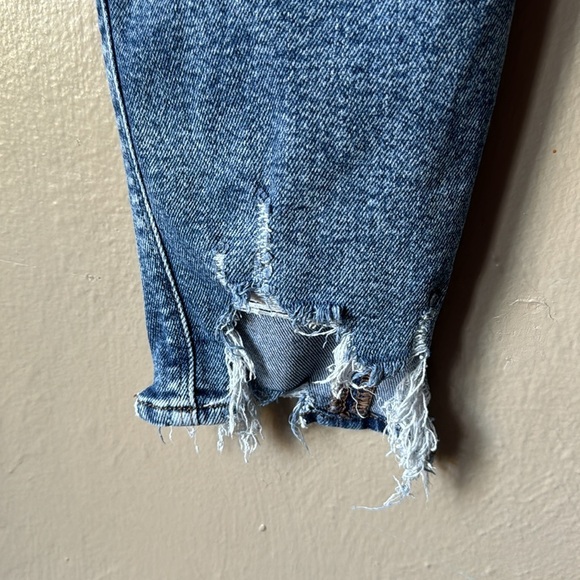 American Eagle Highest Rise Mom Jeans Size 4 - Picture 4 of 6